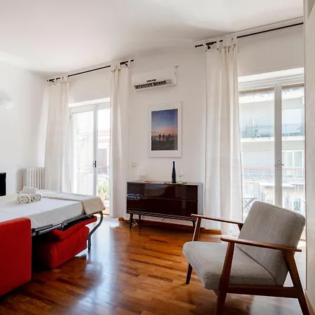 Guesthost - Bright Balcony Flat In * בארי