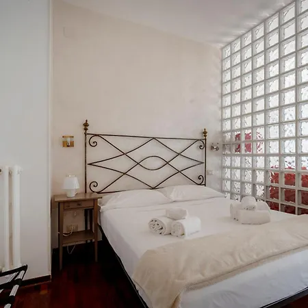 Guesthost - Bright Balcony Flat In דירה *