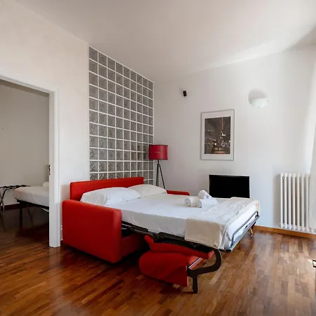 Guesthost - Bright Balcony Flat In * בארי