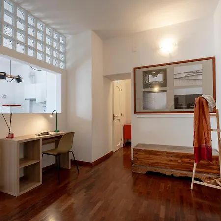 דירה Guesthost - Bright Balcony Flat In