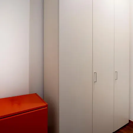 Guesthost - Bright Balcony Flat In דירה בארי